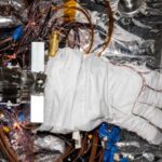 چکمه‌‌ و دستکش ضد سرما