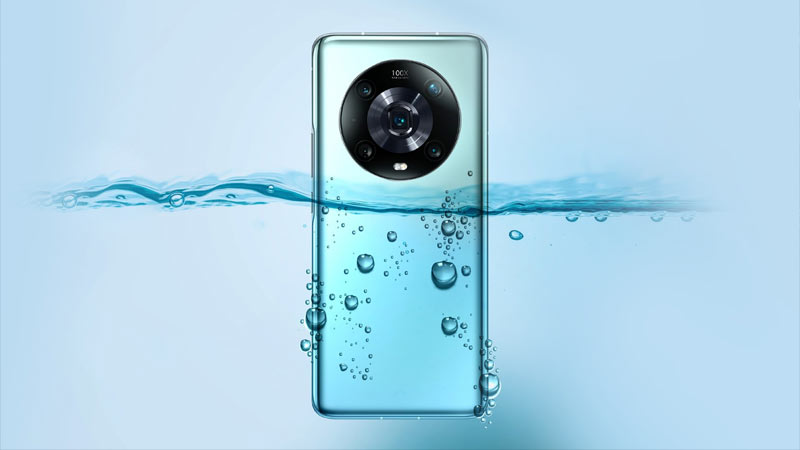 بهترین گوشی ضد آب 2025؛ رقابت آیفون، سامسونگ و سایر برندها