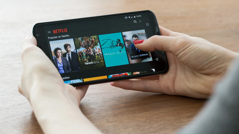 بهترین گوشی‌ها برای تماشای فیلم: تجربه سینمایی در دستان شما