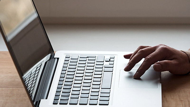 نحوه کار کردن حرفه‌ای با تاچ‌پد لپ تاپ: راهنمای جامع برای افزایش بهره‌وری