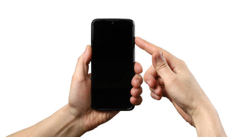 دلایل خاموش شدن گوشی و راهکارهای حل آن (اندروید و IOS)